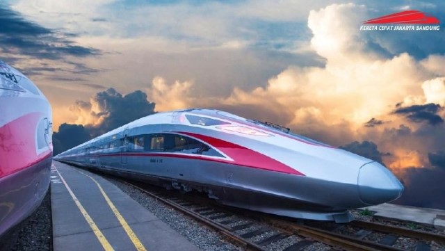 DPR: APBN Jangan untuk Kereta Cepat Cina, Fokus Utama Pemulihan Ekonomi Nasional!