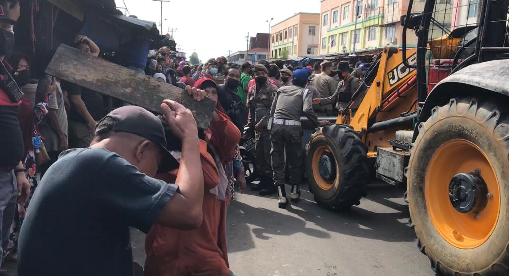 2 Personil Satpol PP Dilarikan ke Rumah Sakit Pasca Ricuh Pembongkaran Lapak Pedagang Agus Salim