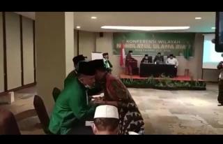 Rusli Ahmad Terpilih Aklamasi Jadi Ketua PWNU Riau, Peluk dan Cium Tangan Para Kiai