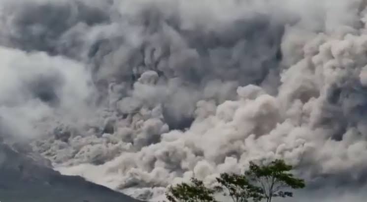 10 Pekerja Tambang Pasir Hilang Pasca Erupsi Gunung Semeru