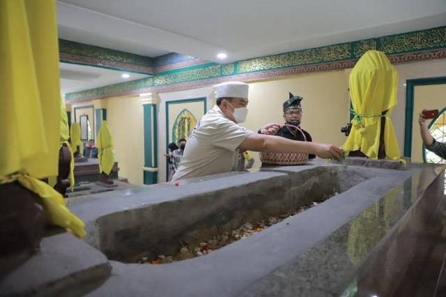 Beri Nama Anak Muhammad Sultan, Kapolda Riau Irjen M Iqbal Ziarah ke Makam Pendiri Pekanbaru