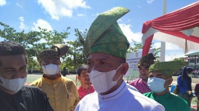 Honorer Bawa Pocong Temui Bupati Meranti: Saudara Dipilih, Bukan Dilotre!