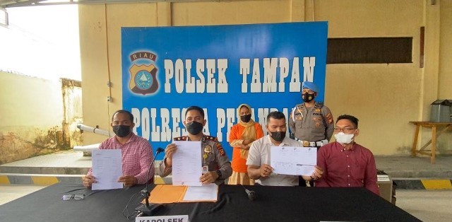 Berlagak Jadi Calo Penerimaan Anggota Polri, Ibu Rumah Tangga di Pekanbaru Ditangkap Polisi