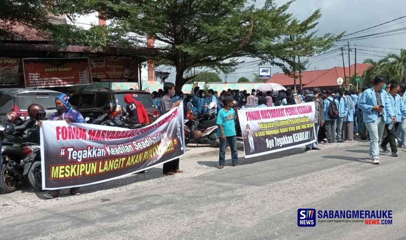 Beraksi Lagi, Ratusan Mahasiswa Datangi Kantor Pengadilan Pekanbaru Kawal Sidang Vonis Dekan FISIP Unri