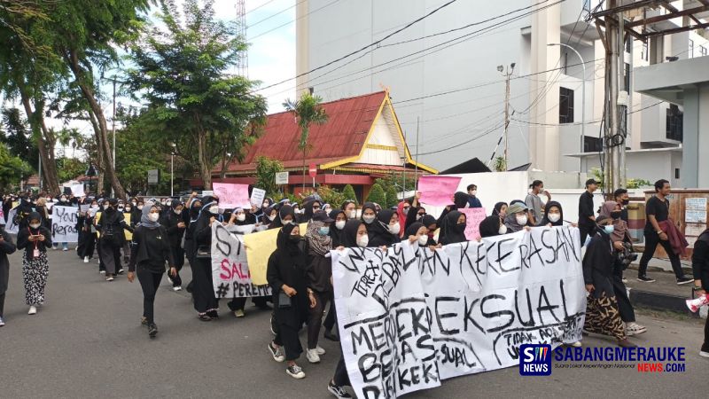 Ratusan Mahasiswi Demo Kejati Riau, Protes Vonis Bebas Dekan FISIP Unri: Jaksa Harus Serius Susun Kasasi!