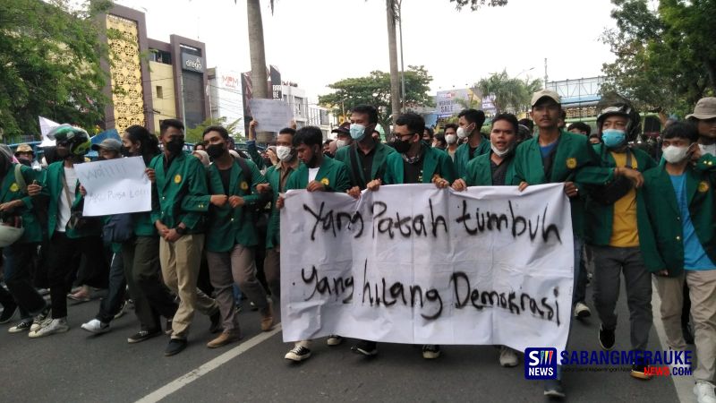 Demo 11 April: Massa Universitas Riau Tiba, Mahasiswa 