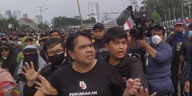 Bikin Konten di Lokasi Demo Berujung Penganiayaan Dosen Ade Armando