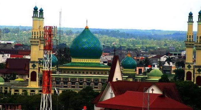 Gereja HKBP Sediakan Parkir Kendaraan Jamaah Salad Ied di Masjid Annur