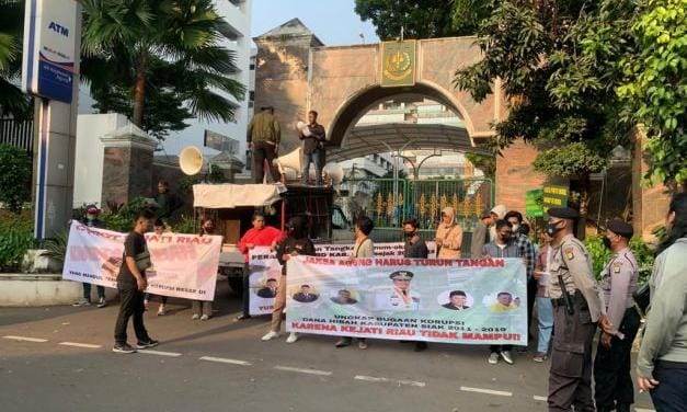 Kasus Korupsi Bansos Siak Mandeg, GPMPPK Demo Kejagung Desak Kajati Riau Dicopot