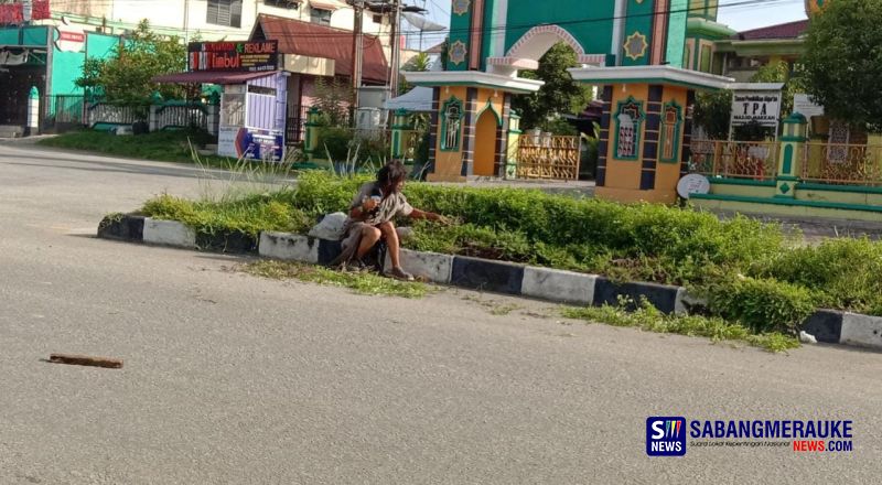 Nyaris Bikin Gedung Pemda Kuansing Terbakar, ODGJ Ini Juga Cabuti Bunga di Median Jalan: Apa Respon Dinas Sosial?