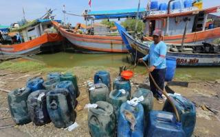 Nelayan Kepulauan Meranti Menjerit Tak Bisa Melaut karena Solar Langka, Ada Mafia Minyak Bermain?