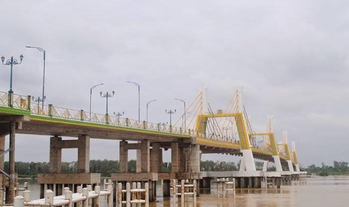 Aneh bin Lucu! Perbaikan Jembatan Pedamaran II Rusak Ditabrak Ponton Kontraktor, Justru Dibiayai APBD Riau Rp 35 Miliar