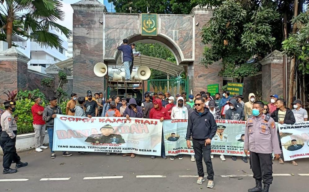 Demo di Kejagung Dugaan Korupsi Dana Hibah Siak: GMPPK Desak Kajati Riau Dicopot, Gubernur Syamsuar Diperiksa!