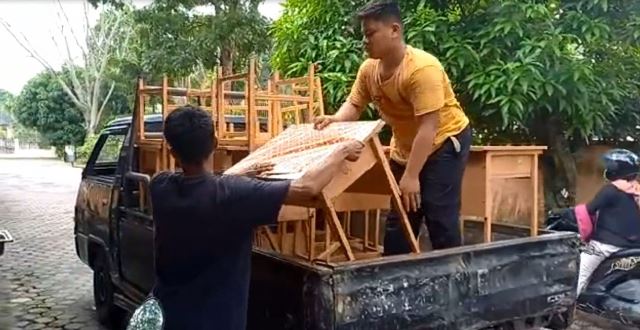 Bikin Malu Riau Negeri Kaya, Tapi Meja Kursi SLB Ditarik Vendor karena Tak Dibayar