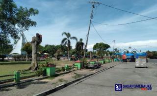 Warga Kuansing Kecewa Penebangan Pohon Pelindung di Taman Jalur: Tak Ada Lagi Tempat Warga Berteduh Santai