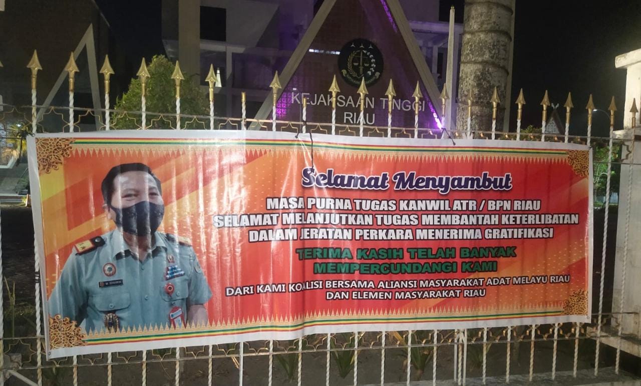 Kakanwil BPN Riau Syahril Masuki Masa Pensiun, Spanduk Sindiran Dugaan Menerima Gratifikasi HGU Bertebaran