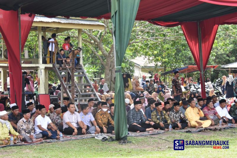 Berbondong-bondong Masyarakat Ikuti Tradisi Doa Kuburan, Ketua DPRD Kuansing: Harus Dipertahankan!