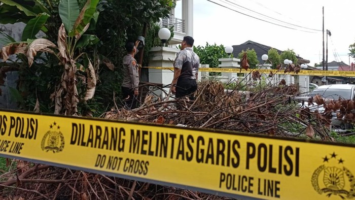 Pelajar SMP di Pekanbaru Tewas Kena Setrum Listrik Saat Pegang Portal, Polisi Panggil PLN