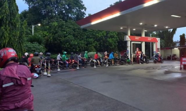 Marak Antrean Pertalite, Pertamina Klaim Stok Aman 17 Hari ke Depan