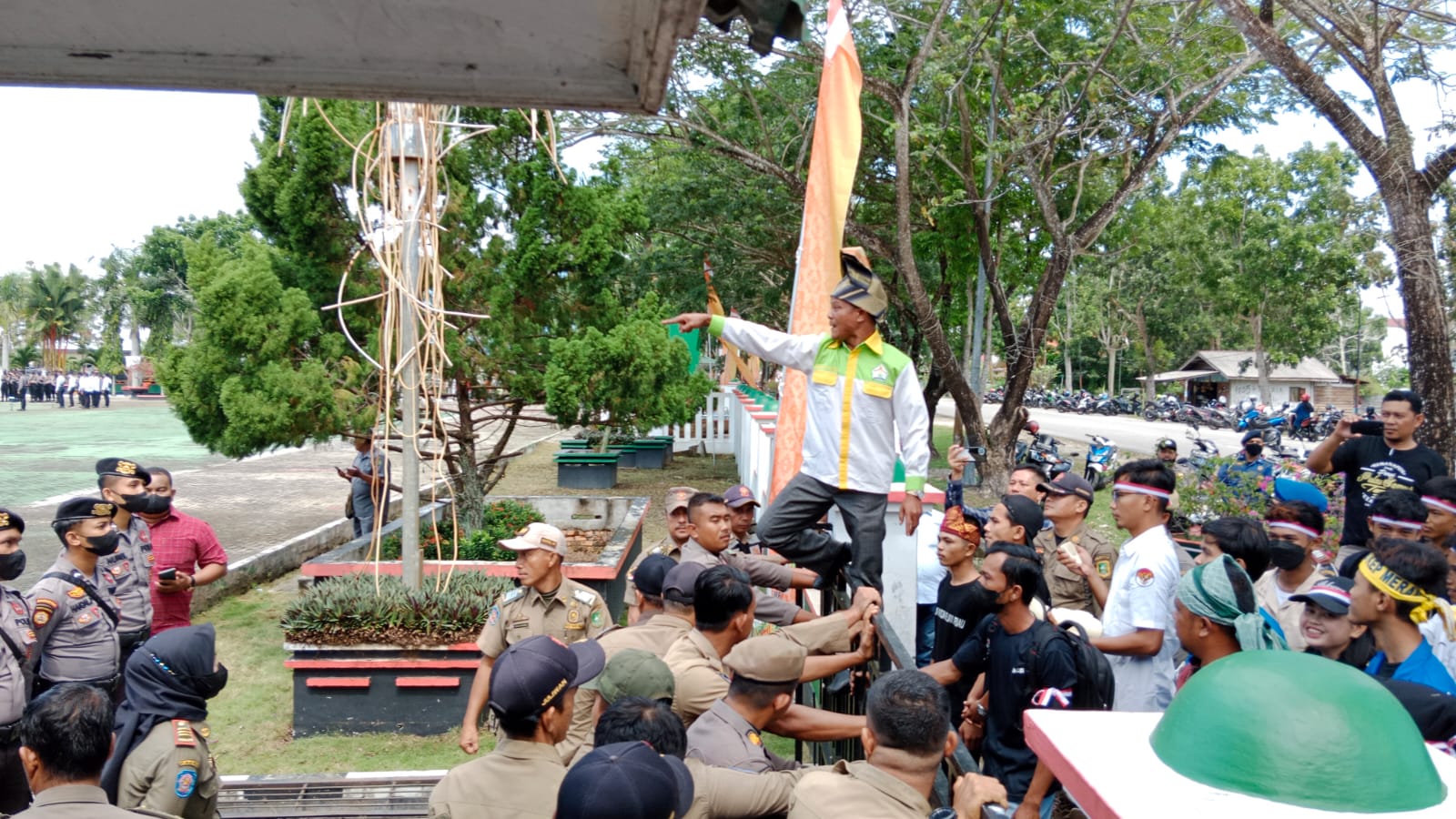 Tuding Janji Kampanye Bupati Adil Tak Diwujudkan, Pemuda Kepulauan Meranti Demo Mosi Tak Percaya