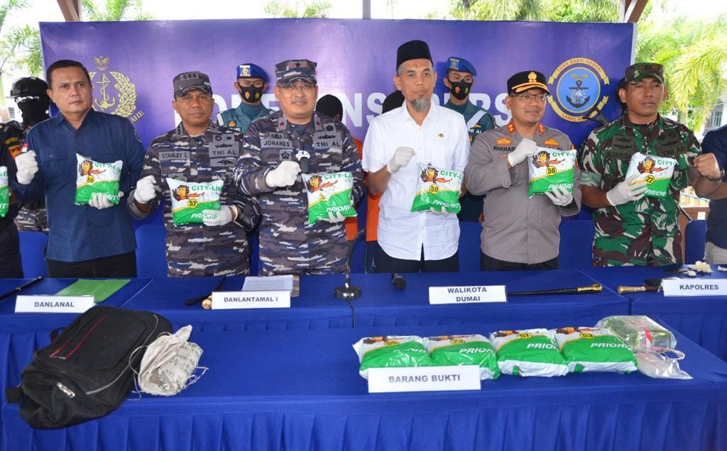 Lanal Dumai Gagalkan Pengiriman 14 Kg Sabu Diduga Dari Malaysia, 2 Warga Bukit Kapur Ditangkap