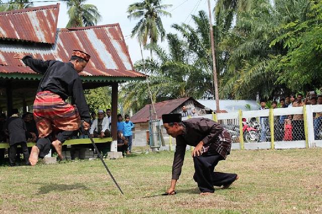 Guru Silat Pangean Kecewa Berat ke Pemkab Kuansing: Hujan Pun Kami Latihan, Anak-anak Semuanya Sedih karena Tak Tampil