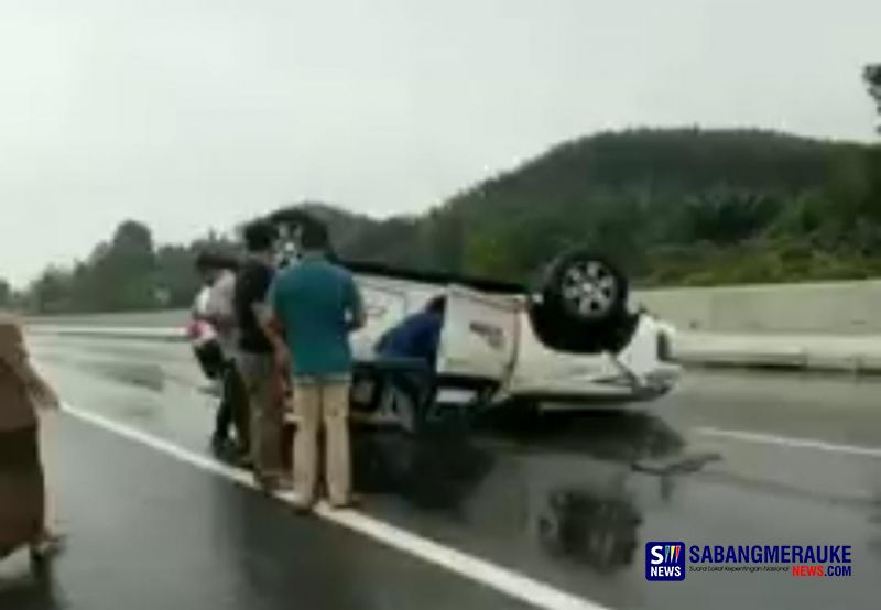 Kecelakaan di Tol Pekanbaru-Dumai, Mobil Hilang Kendali Lalu Terguling di Tengah Jalan, Ini Penyebabnya