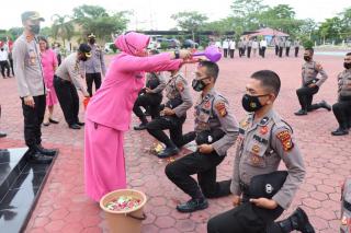 16 Bintara Remaja Polisi Disiram Bunga, Kapolres Rohil: Jangan Coreng Citra Polri!