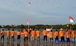 Nelayan Kepulauan Meranti di Ujung Perbatasan Indonesia Gelar Upacara HUT Kemerdekaan, Rela Berhenti Sekejap Melaut