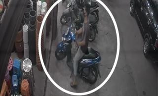 Mahasiswi Pekanbaru Menangis Sepeda Motornya Dicuri Maling di Toserba Senyum Tuah Karya