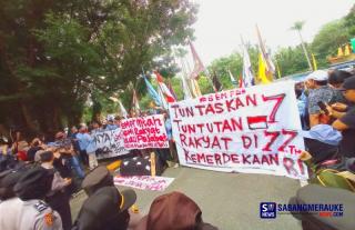 DPRD Riau Cuekin Demo BEM Unri Berakhir Bentrok dengan Polisi, 1 Mahasiswa Pingsan