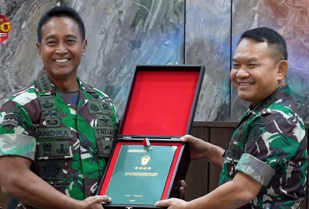 Jokowi Diminta Selesaikan Isu Tak Akur Panglima TNI dengan KSAD, Effendi Simbolon: Save TNI