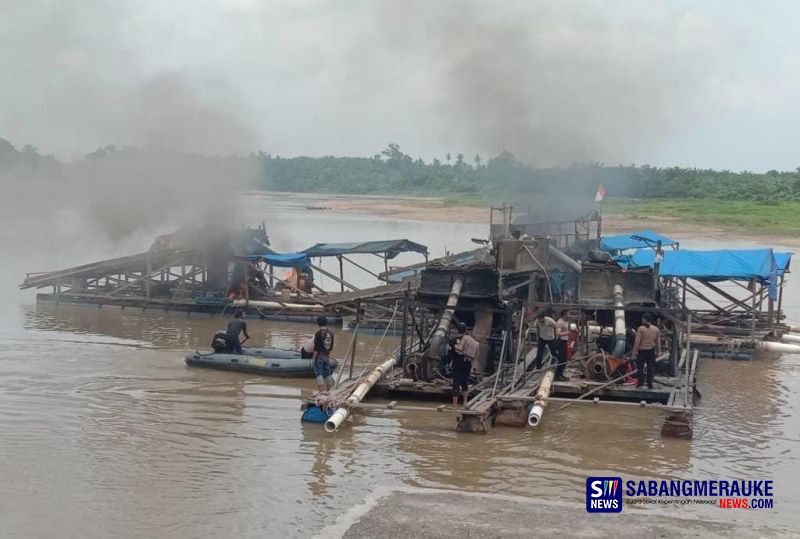 Polres Kuansing Lagi Rajin Tertibkan Penambangan Emas Ilegal, Bakar 30 Rakit Dompeng