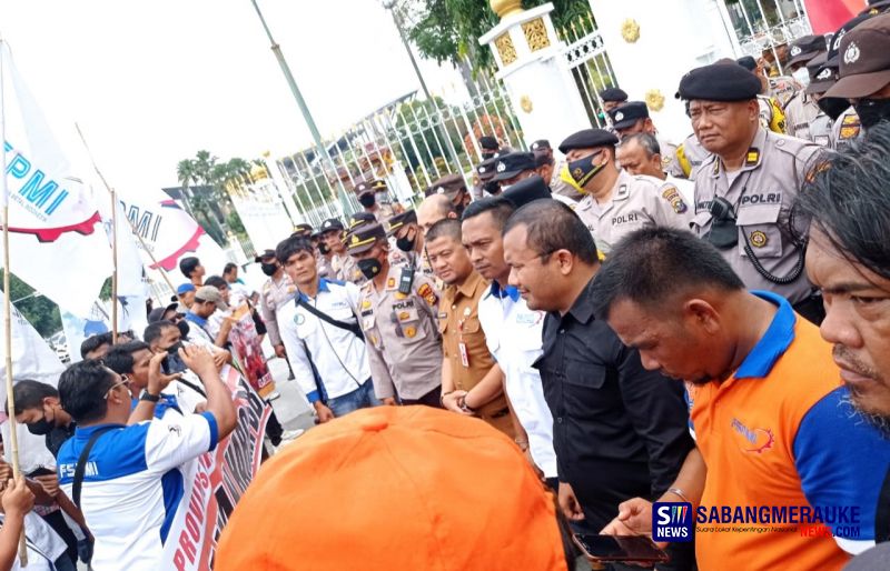 Serikat Pekerja Metal Demo Gubernur Riau, Kadisnaker Sebut Kewenangan Pusat