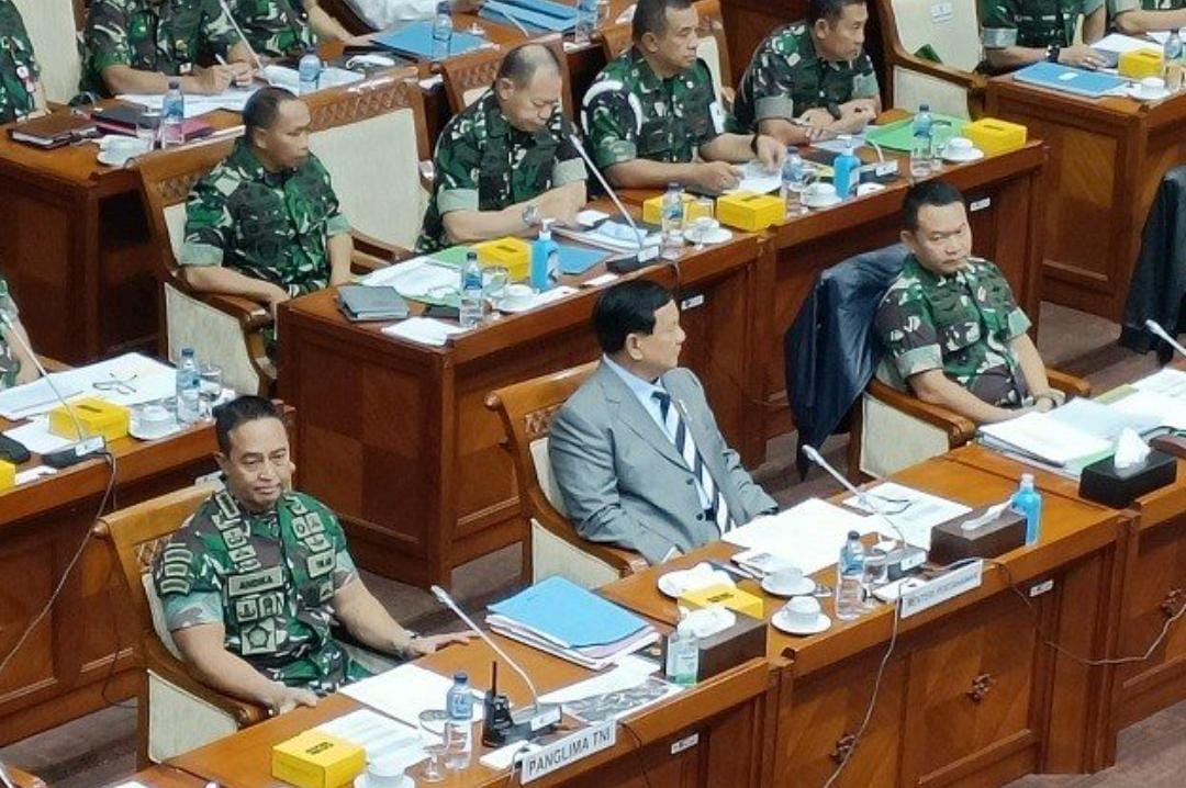 Jenderal Andika-Jenderal Dudung Kompak Hadiri Rapat di DPR, Ada Prabowo Duduk di Tengahnya