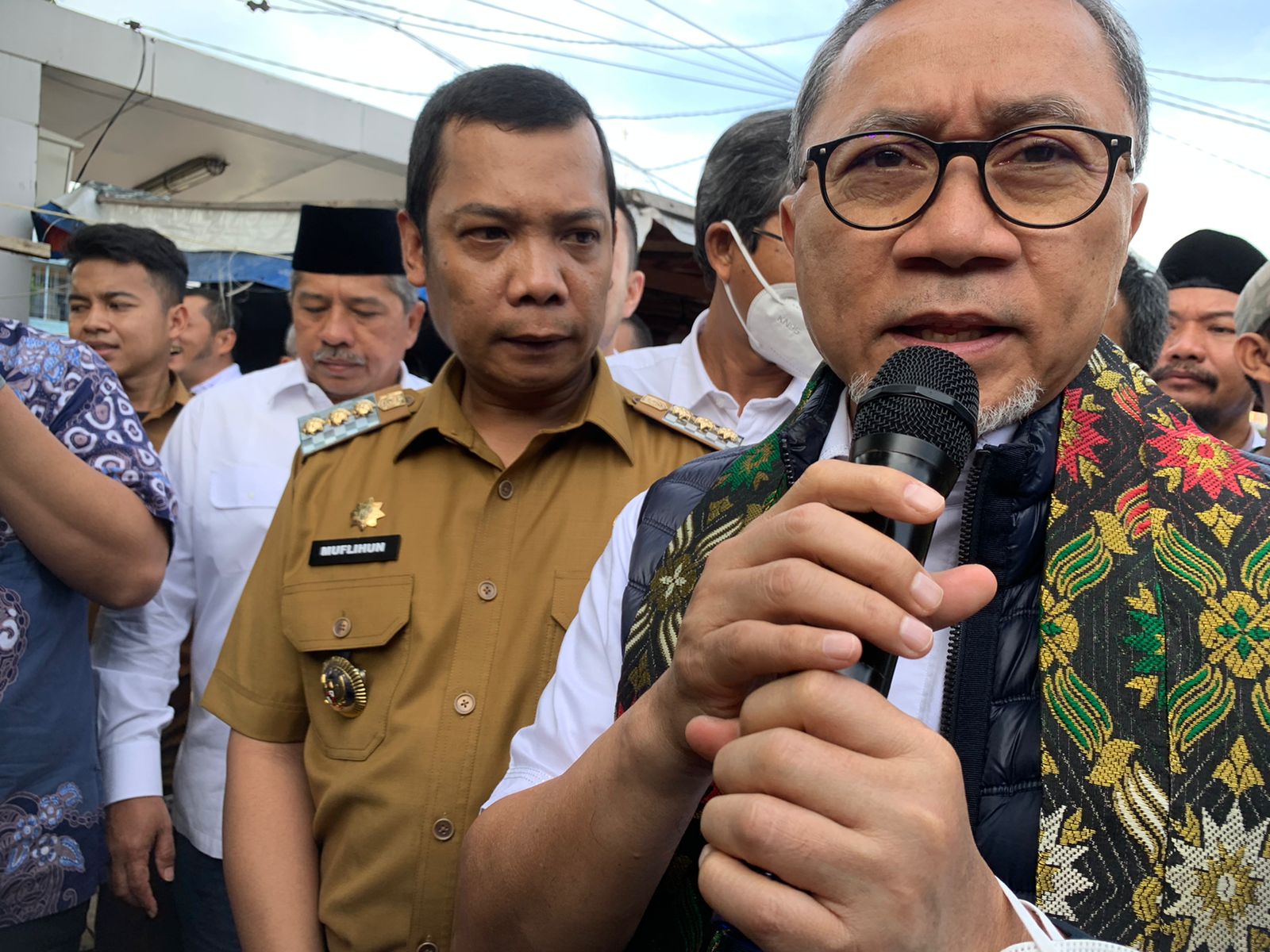 Mendag Zulkifli Hasan Turun ke Pasar Cik Puan Pekanbaru: Beras Premium Mahal, Ada Beras Bulog!