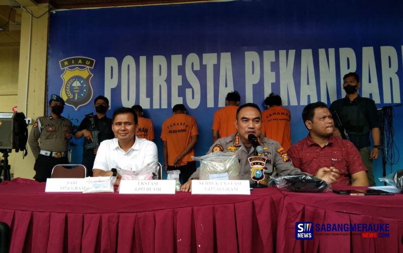 Polisi Gerebek Hotel di Pekanbaru, Amankan 4 Ribu Butir Pil Ekstasi dan 200 Gram Sabu