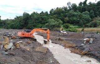 Janggal! Warga Kampar Protes Penambangan Batu Sungai Diduga Ilegal Justru Kena Sanksi Adat Ninik Mamak, Begini Ceritanya 