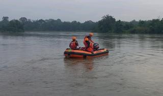 Anak Buah Kapal di Kepulauan Meranti Terjun ke Sungai Saat Diperiksa Bea Cukai, SAR Lakukan Pencarian