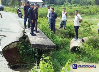 DPRD Tinjau Jalan Amblas Pangean-Benai, Dinas PUPR Kuansing Janji Segera Perbaiki