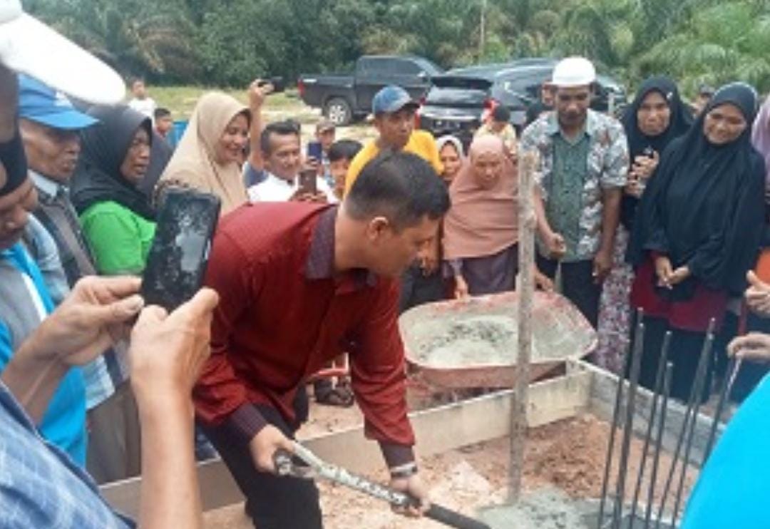 Ketua DPRD Kuansing Adam Bangga Kebersamaan Masyarakat dalam Pembangunan Masjid Al Hidayah