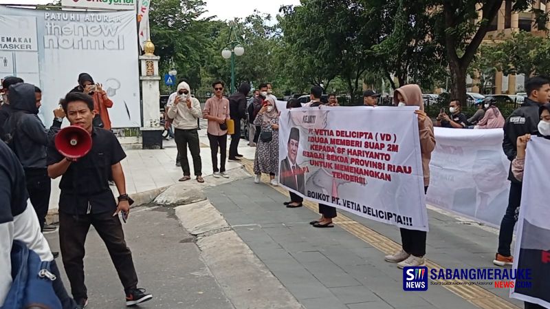 3 Mahasiswa Pendemo Sekdaprov Riau SF Hariyanto di Kejati Jadi Tersangka