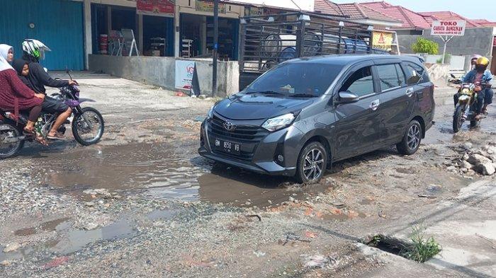 Jalan Suka Karya Pekanbaru Rusak Parah, Warganet: Sakit Perut Kami Lewat Sini!