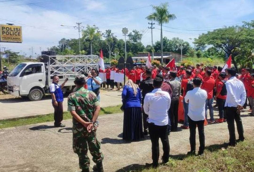 Guru di Rokan Hulu Disebut Tendang Pintu dan Pukul Siswa Saat Belajar Agama, Polisi Didesak Proses Hukum Tindakan Intoleran