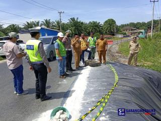 Longsor Jalinsum di Rokan Hilir Ancam Keselamatan Pengendara, Polres Pasang Rambu Penanda