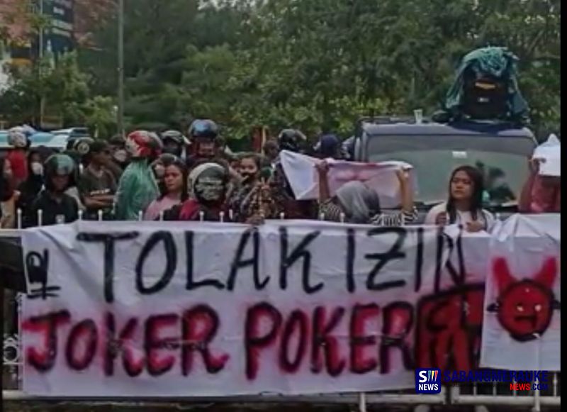 Singgung Slogan Kota Madani, Warga Demonstrasi Tuntut Pemko Pekanbaru Tak Terbitkan Izin Pub Malam Joker Poker