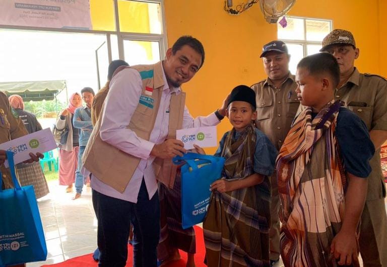 Yayasan Baitul Mal PLN UPT Pekanbaru Gelar Khitan Massal 50 Anak di Duri Bersama IZI Riau