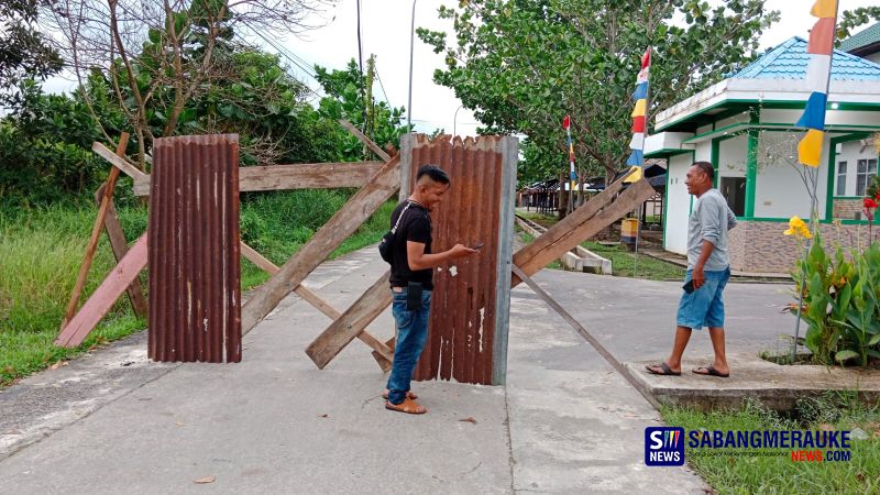 Jalan Kantor Pemkab Kepulauan Meranti Diblokir Warga, Sebut Lahan Belum Diganti Rugi