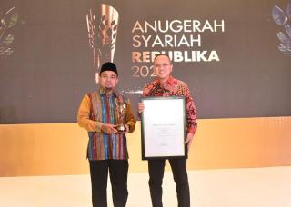 BRK Syariah Raih Penghargaan Bank Syariah Terbaik, Dirut Andi Buchari: Kita Terus Bergerak Maju On The Track!