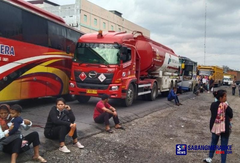 Macet 4 Jam di Rokan Hilir Sebabkan Belasan Kilometer Kendaraan Tak Bergerak, Ini Penyebabnya